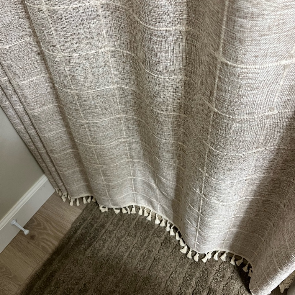 Woven fabric shower curtain - Picture 2 of 6